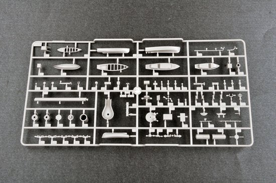 Trumpeter 03710 HMS Hood Battle Cruiser 1/200  – image 6