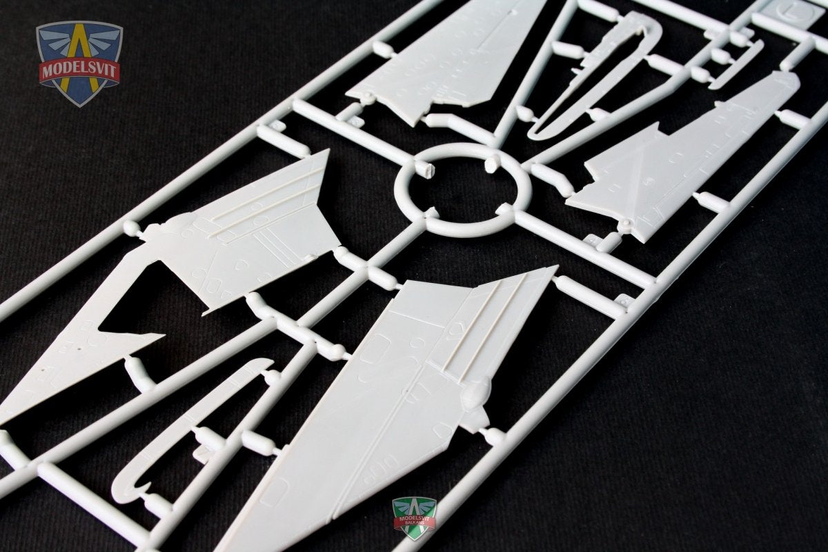 Modelsvit 72050 Su-17UM3 avion d&amp;#39;entraînement avancé biplace 1/72 – immagine 7