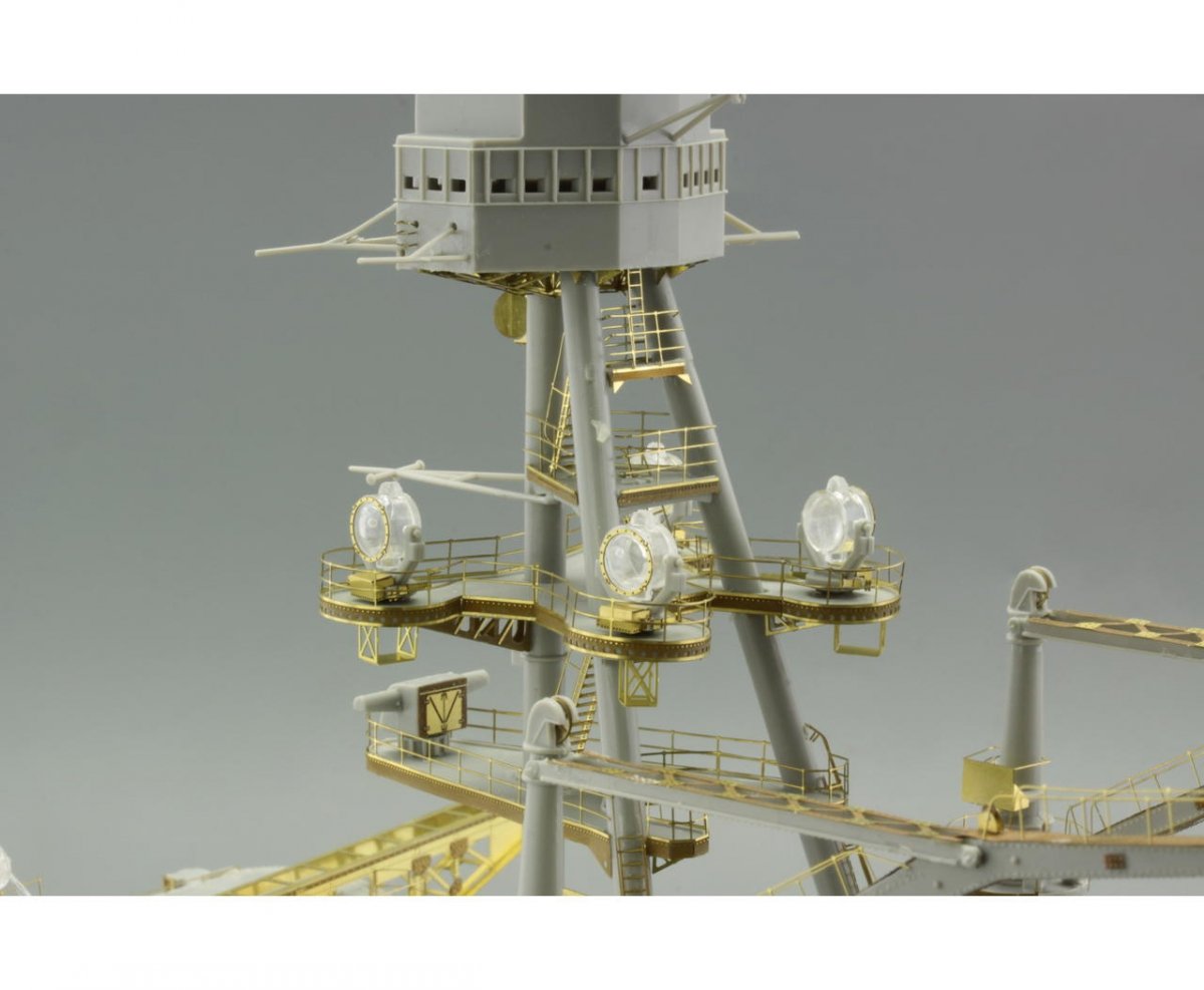 Eduard 53112 USS Arizona partie 6 - superstructure TRUMPETER 1/200 – image 8