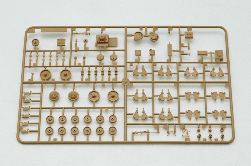 Trumpeter 00352 France 39(H) TANK SA 38 Canon de 37 mm (1/35) – image 6