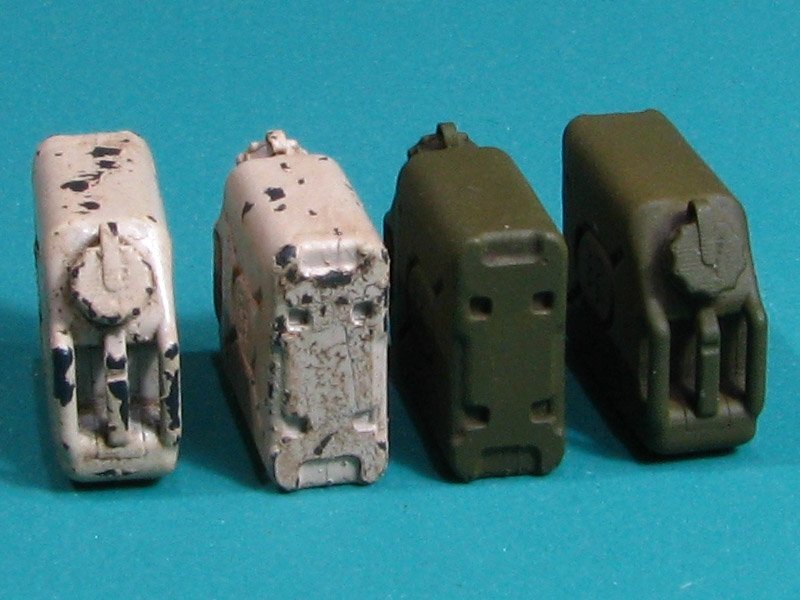 EUREKA XXL E-045 Bidons de carburant militaires américains 1/35 – Bild 4