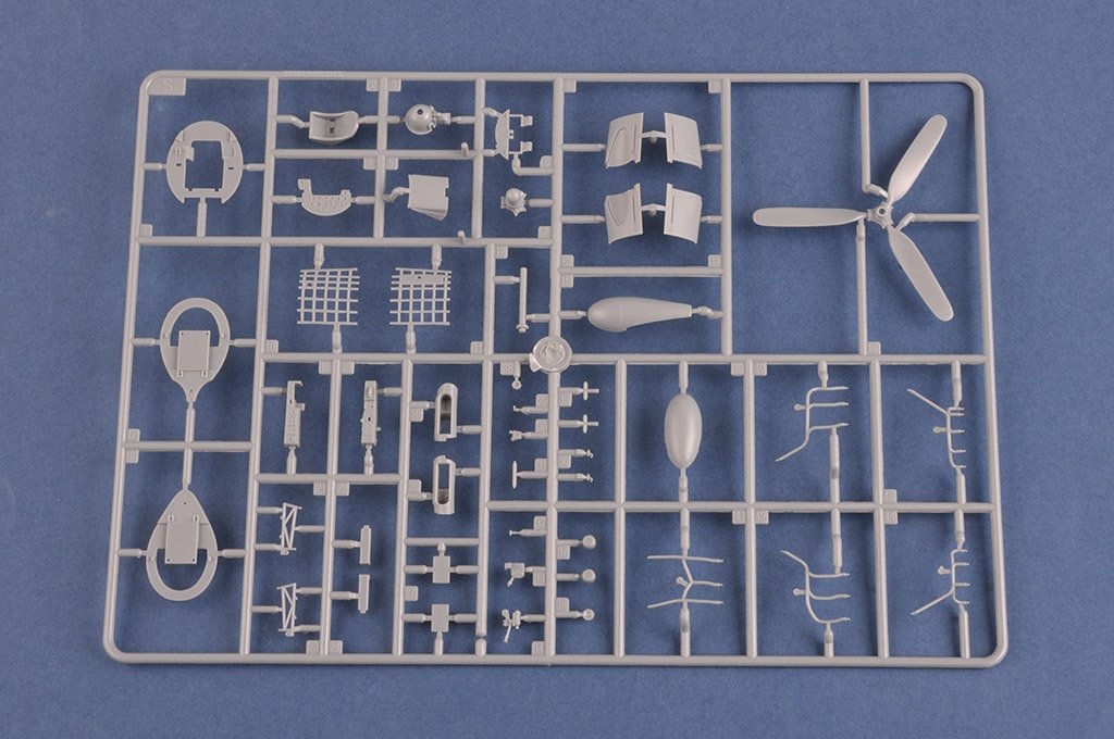 Hobby Boss 80383 F4U-1A Corsair 1/48 – image 7