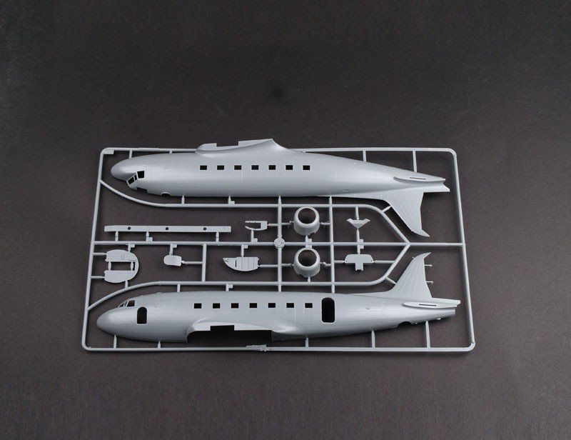 Trumpeter 02829 C-48C Skytrain Avion de transport (1/48)  – Bild 9