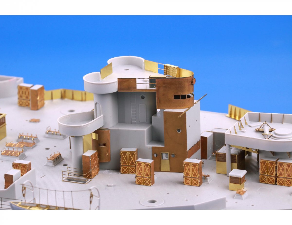 Eduard 53194 HMS Hood partie 6 superstructure TRUMPETER 1/200 – image 3