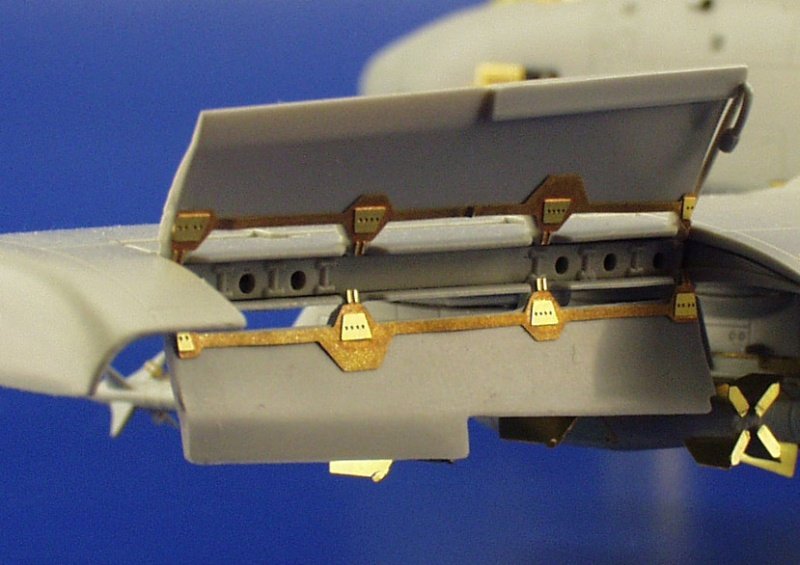 Eduard 73232 A-10 1/72 ITALERI, REVELL – image 10
