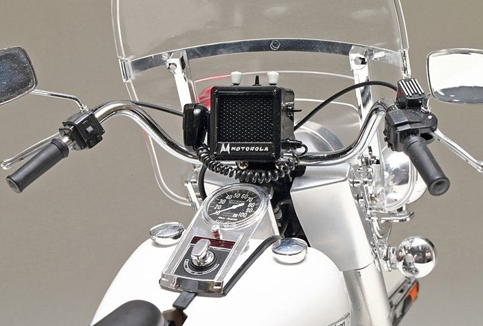 Tamiya 16038 Harley Davidson FLH1200 - Moto de police (1/6) – immagine 5