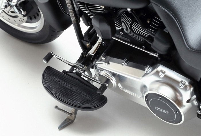 Tamiya 16041 Harley Davidson FLSTFB Fat Boy Lo 1/6 – image 11