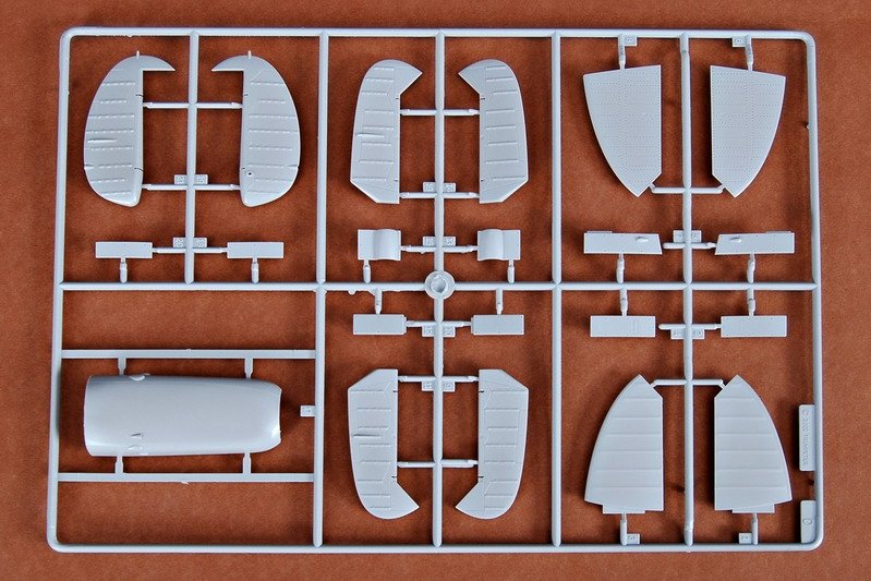 Trumpeter 02413 Spitfire MK.VI 1/24 – imagen 9