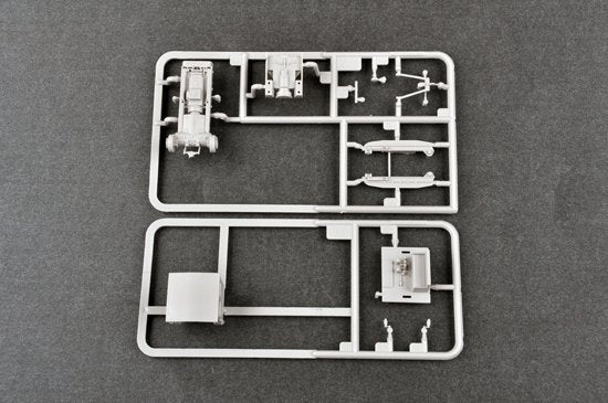 Trumpeter 07111 Tracteur russe ChTZ S-65 avec cabine 1/72  – image 3