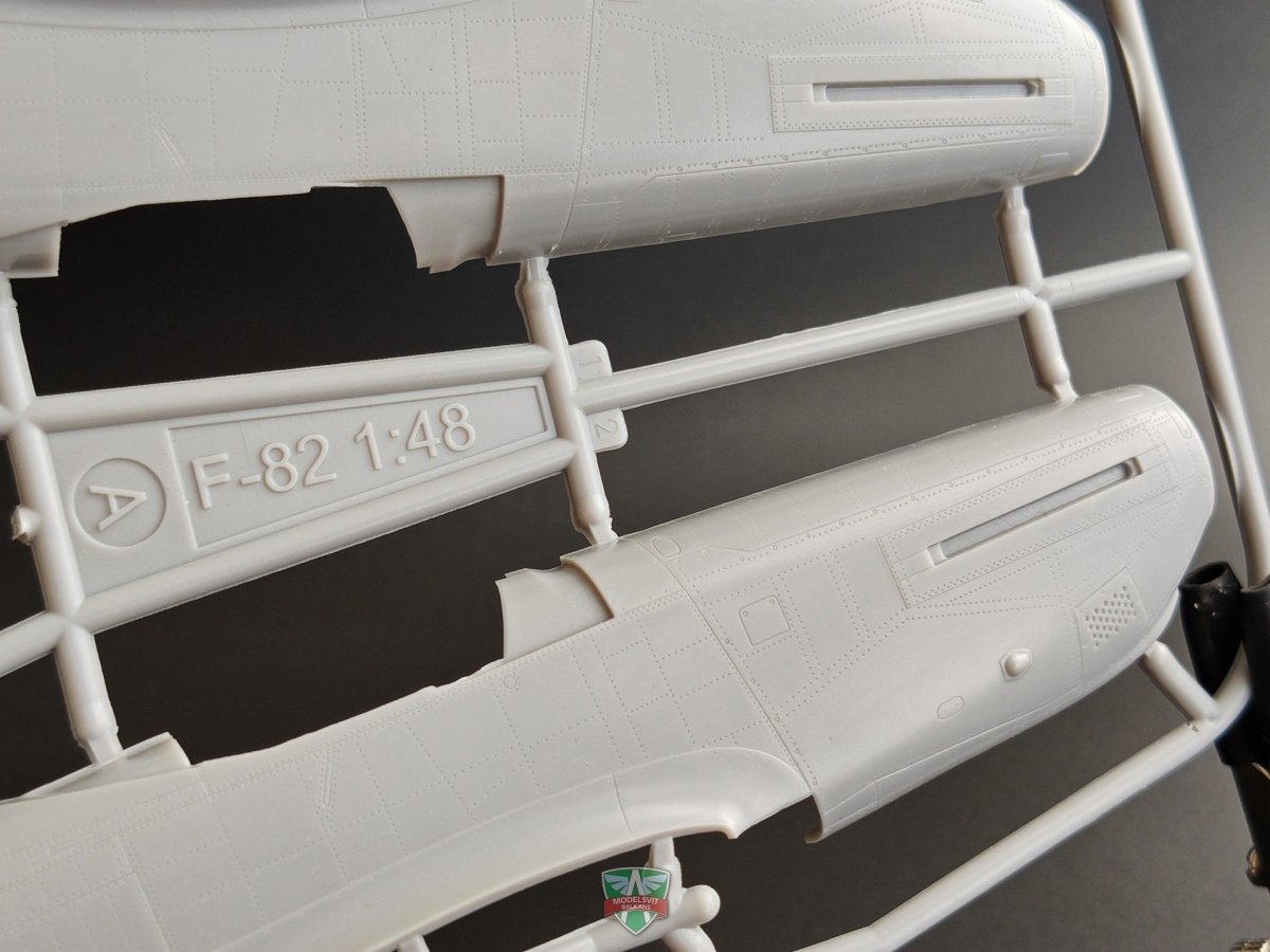 Modelsvit 4818 F-82F/G Twin Mustang 1/48 – immagine 8