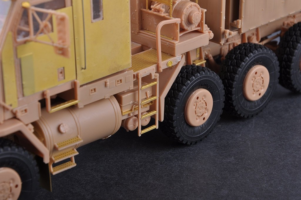 Camion armé Hobby Boss 85525 M1070 au 1/35 – image 27