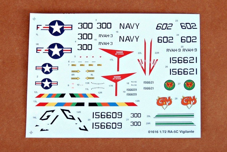 Trumpeter 01616 RA-5C Vigilant (1/72) – immagine 3