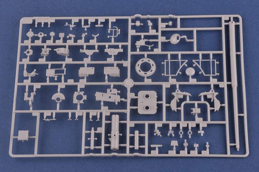 Hobby Boss 84533 Pz.Kpfw.VI Sd.Kfz.182 Tiger II (Production Henschel juillet 1945) (1/35) – imagen 8