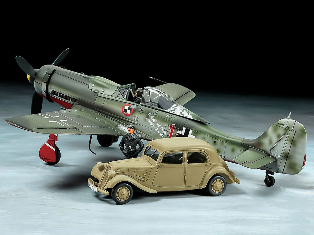 Tamiya 25213 Coffret de voitures d&amp;#39;état-major Focke-Wulf Fw190 D-9 JV44 et Citroën 11CV 1/48