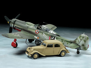 Tamiya 25213 Coffret de voitures d&amp;#39;état-major Focke-Wulf Fw190 D-9 JV44 et Citroën 11CV 1/48