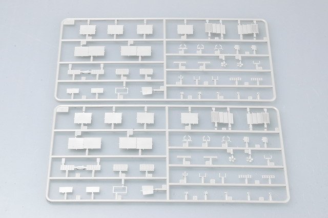 Trumpeter 05754 USS Theodore Roosevelt CVN-71 2006 1/700 – image 12