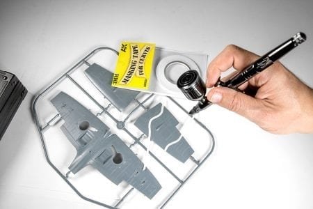 AK Interactive AK9125 RUBAN DE MASQUAGE POUR COURBES 6 MM. 18 MÈTRES DE LONG. – Bild 2