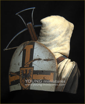 Young Miniatures YH1874 Teutonic Knight with Crossbow 1/10