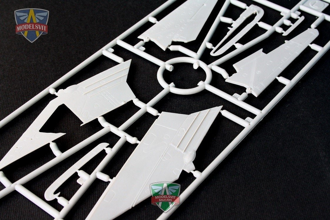 Modelsvit 72051 Su-22UM3K avion d&amp;#39;entraînement avancé biplace (version export) 1/72 – immagine 6