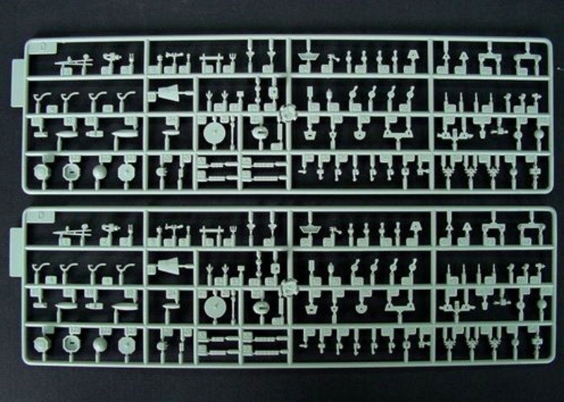 Trumpeter 05710 URSS Navy P. Velikiy Battle Cruiser 1/700 – image 6