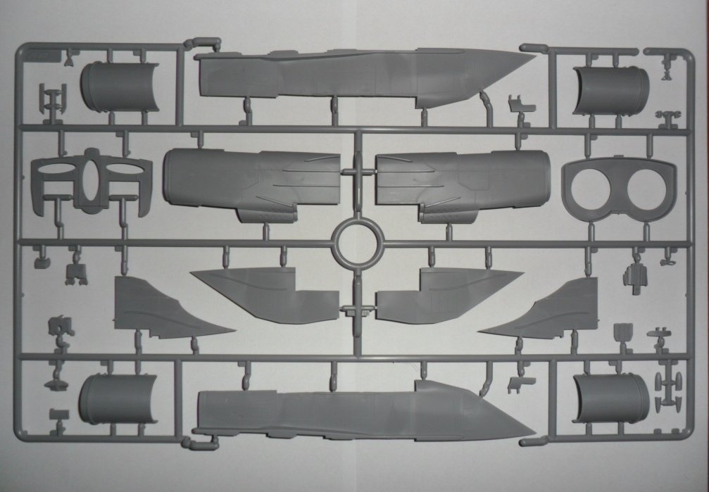 ICM 48902 MiG-25 RB, Soviet Reconnaissance Plane 1/48 – zdjęcie 10
