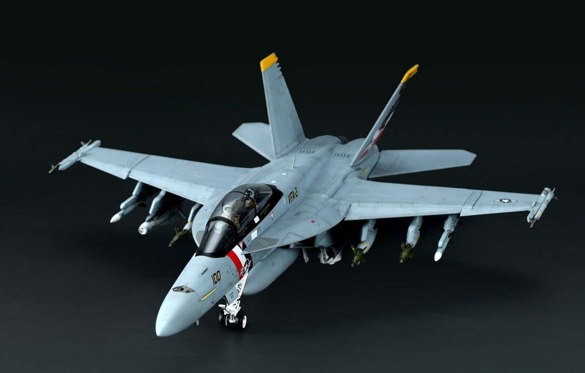 Meng LS-016 BOEING F/A-18F SUPER HORNET CHASSEURS DE BONUS 1/48 – image 2