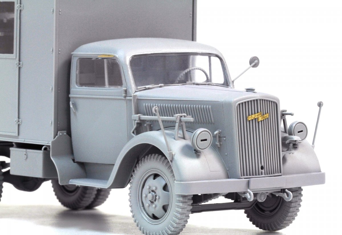 Camion ambulance allemand Dragon 6790 de la Seconde Guerre mondiale (1/35) – immagine 4