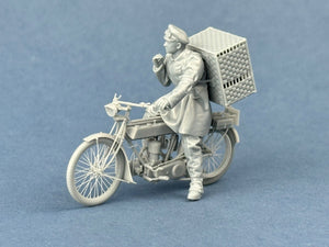 Copper State Models F32-063 British Dispatch Rider with a basket of pigeons (Motorcycle not included) 1/32 – zdjęcie 2