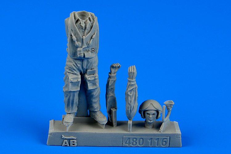 Aerobonus 480116 Pilote soviétique avec gilet de sauvetage - période de la guerre froide 1/48