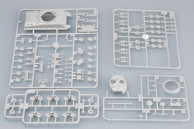 Trumpeter 07229 Char M4A3E8 (chenille T80) (1/72) – image 4