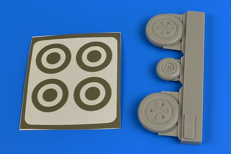 Roues et masques de peinture Aires 4694 MiG-21 1/48 EDUARD