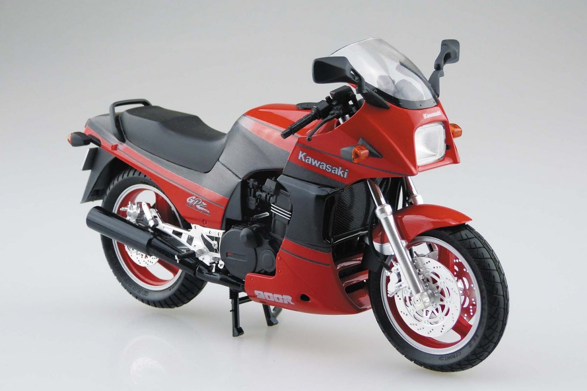 Aoshima 05454 KAWASAKI GPZ900R NINJA A7 avec PIÈCES PERSONNALISÉES 1/12 – immagine 3