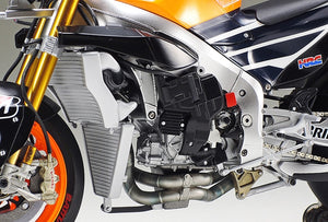 Tamiya 14130 Repsol Honda RC213V 14 – Bild 7