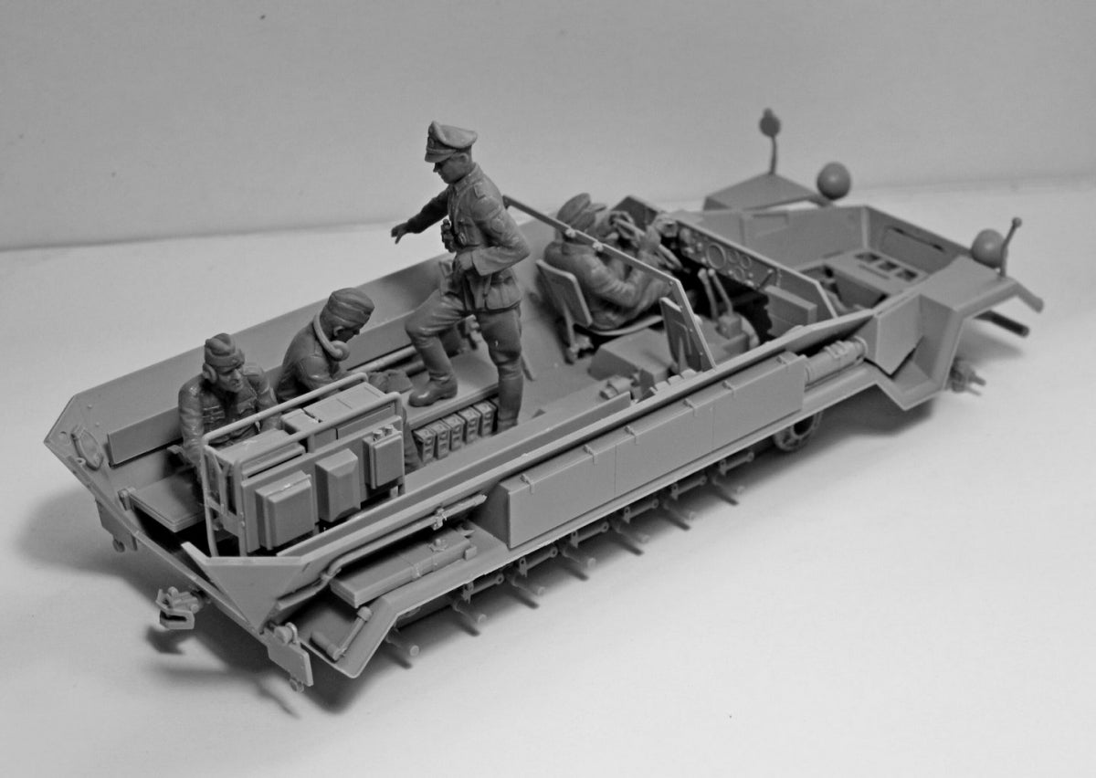 ICM 35105 Beobachtungspanzerwagen Sd.Kfz.251/18 Ausf.A Véhicule d&amp;#39;observation allemand de la Seconde Guerre mondiale avec équipage 1/35 – image 9