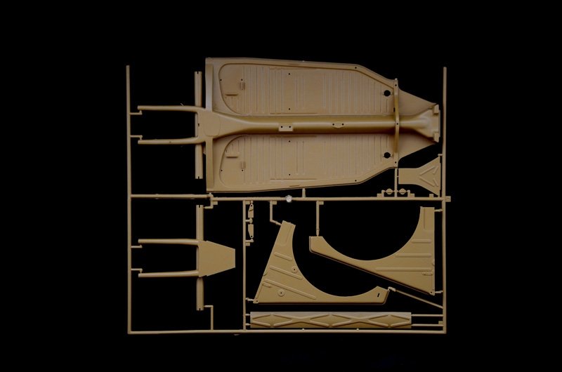 Italeri 7405 Kdf. 1 Type 82 Kübelwagen 1/9  – immagine 2