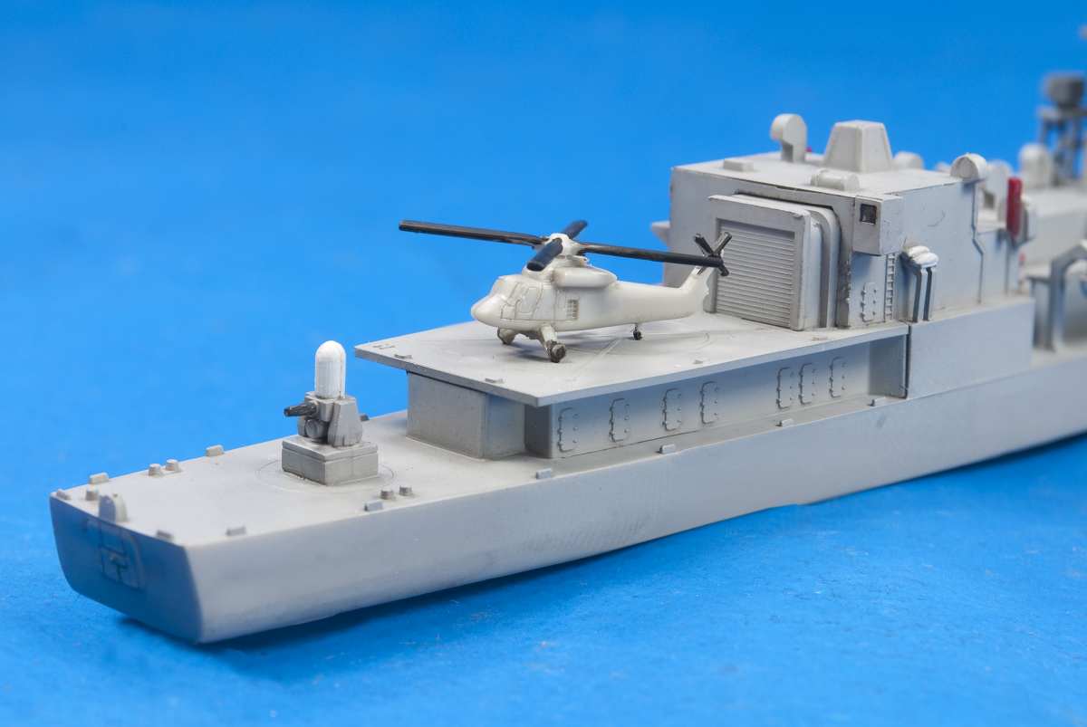 AFV Club SE70002 Frégate de classe Knox FF-1073 Robert E. Peary Marine de la République de Chine 932 (Taïwan) 1/700 – image 3