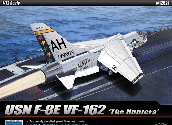 Maquette Academy 12521 USN F-8E VF-162 The Hunters au 1/72