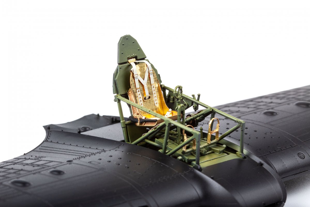 Ceintures de sécurité Eduard FE1383 Hurricane Mk. IIc en acier, Arma Hobby 1/48 – image 2