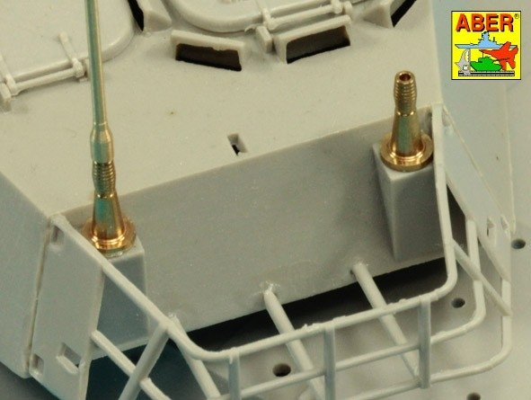 Ensemble de 2 antennes OTAN Aber R-44 avec bases de montage 1/35 – image 13