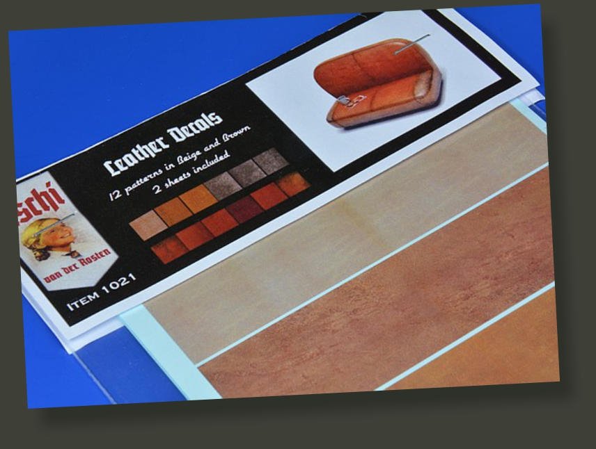 Uschi 1021 Décalcomanies en cuir pour maquettes aux échelles 1/48, 1/32 et 1/24. 2 planches texturées rouge/marron et beige/gris. – image 2