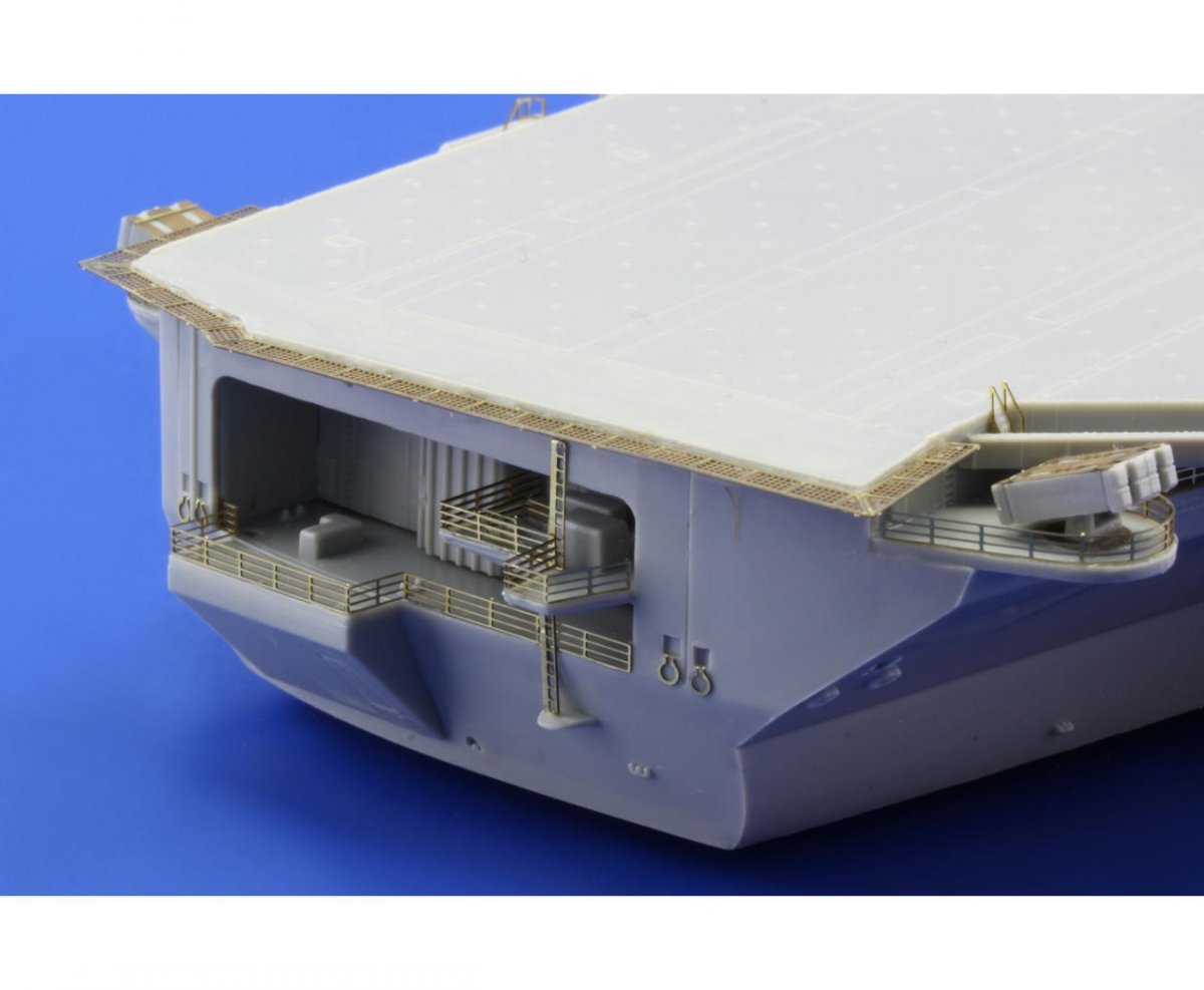 Eduard 17029 USS Nimitz CVN-68 TRUMPETER 1/700 – image 3