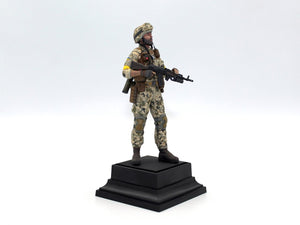 ICM 16104 Soldat des Forces armées ukrainiennes 1/16 – imagen 10