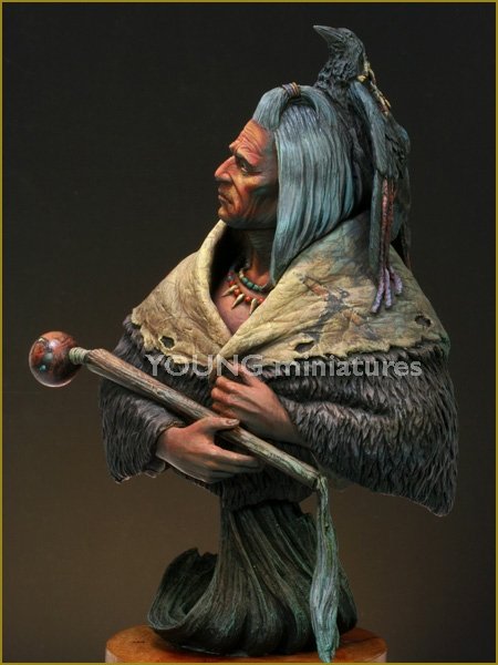 Young Miniatures YH1821 Porteur de corbeau Pied-Noir 1/10  – imagen 3