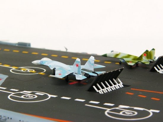 Trumpeter 05606 URSS Porte-avions Amiral Kouznetsov 1/350 – image 12