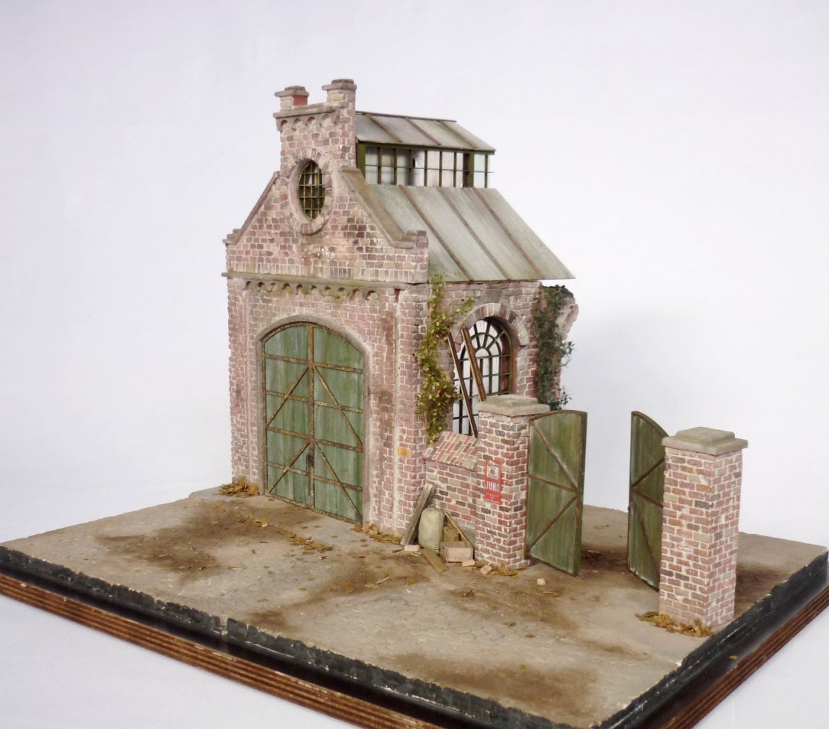 RT-Diorama 35289 Socle de diorama : Atelier industriel 1/35 – immagine 10