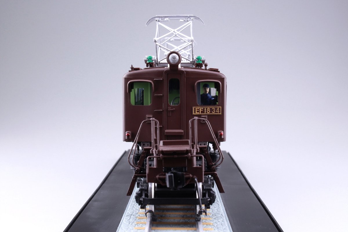 Locomotive électrique Aoshima 05504 EF18 1/50 – image 5